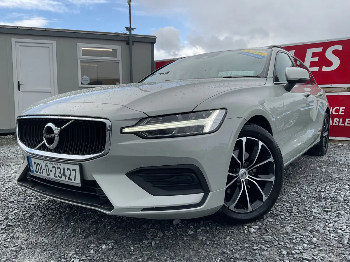 VOLVO V60 D3 2.0 DIESEL MOMENTUM LOW KMS - Image 2