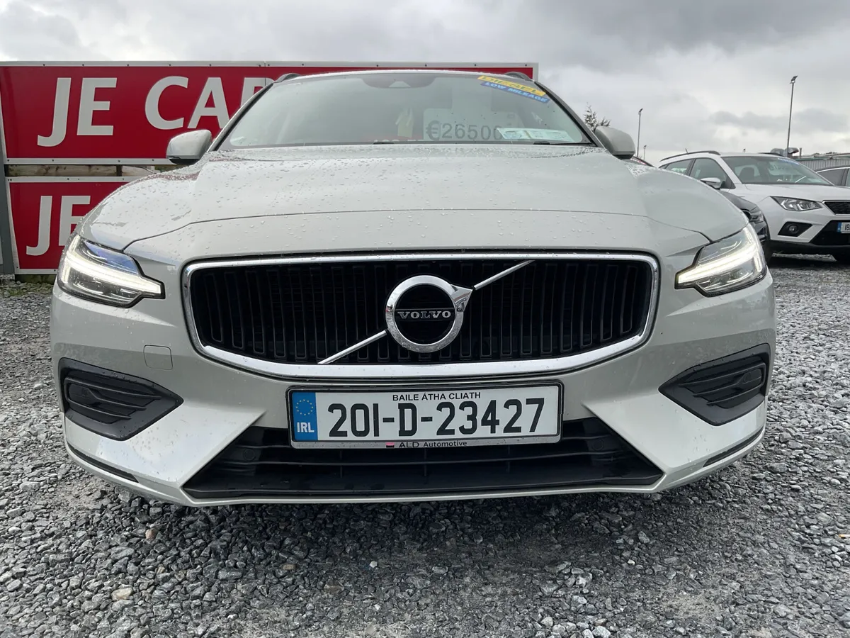 VOLVO V60 D3 2.0 DIESEL MOMENTUM LOW KMS - Image 3