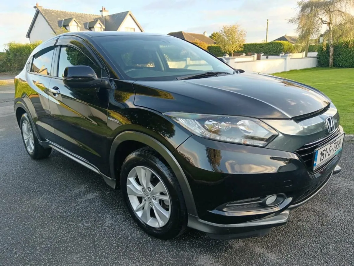 Honda HRV Vezel 1.5 Hybrid Auto 2015 Low km - Image 2