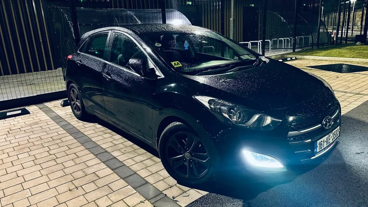 Hyundai i30  Black-Deluxe-2016 Irish Car - Image 1