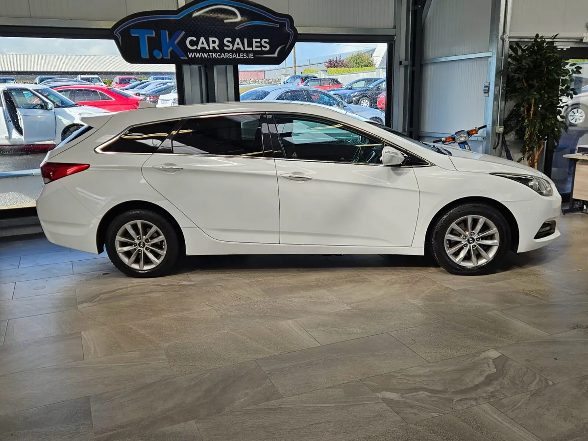 17 HYUNDAI i40 ESTATE 1.7 DIESEL - Image 4