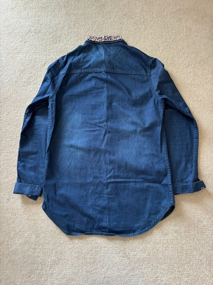 Ladies denim shirt with jewels on the collar - Image 2