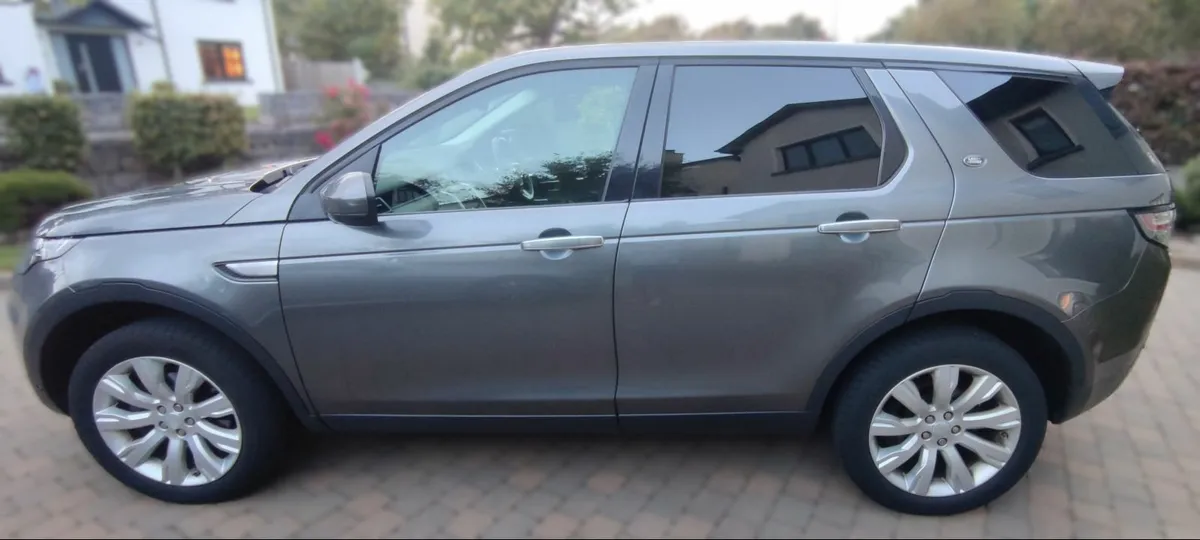 2015 Discovery Sport HSE Luxury - Price Negotiable - Image 4