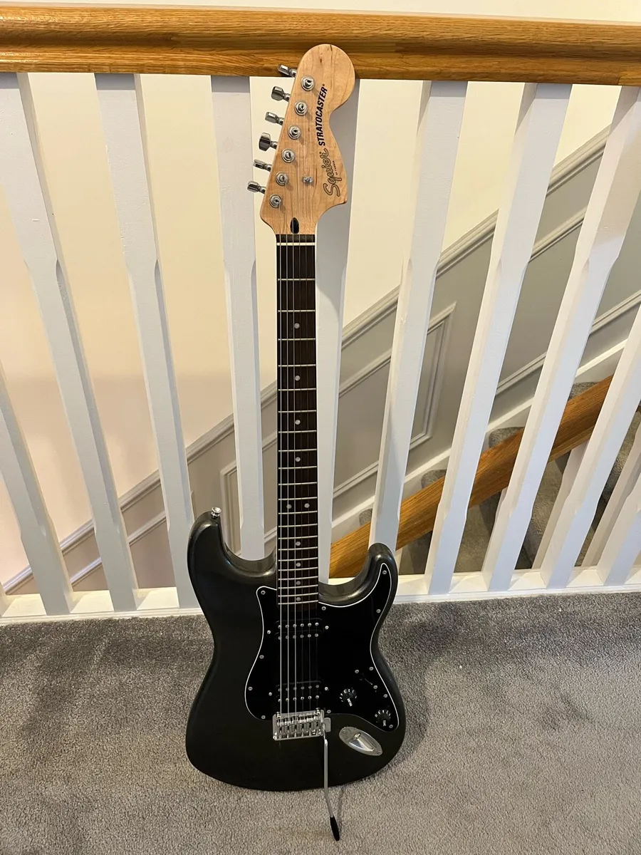 Squier Affinity Stratocaster HH LRL Guitar - Image 1