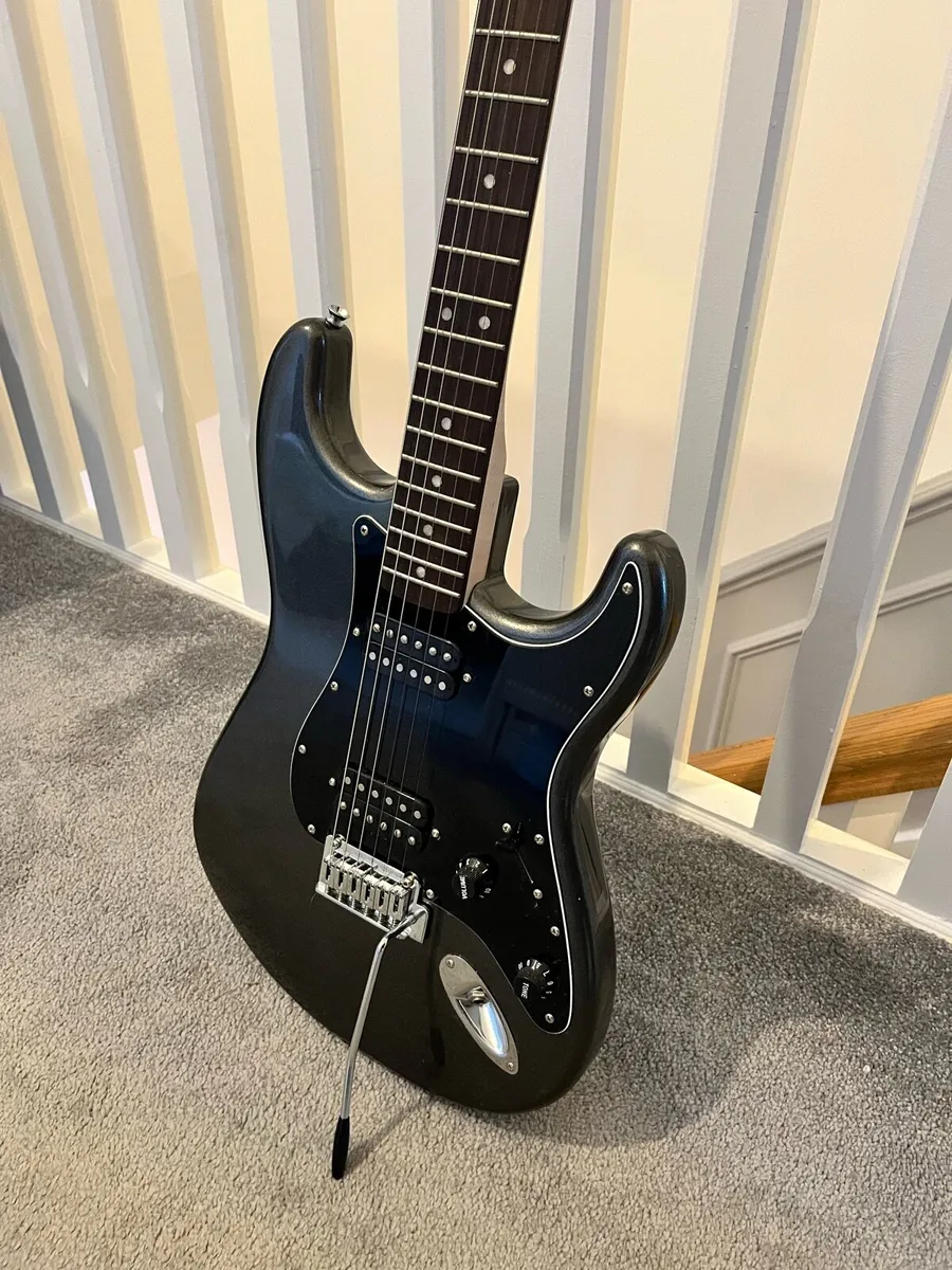 Squier Affinity Stratocaster HH LRL Guitar - Image 3