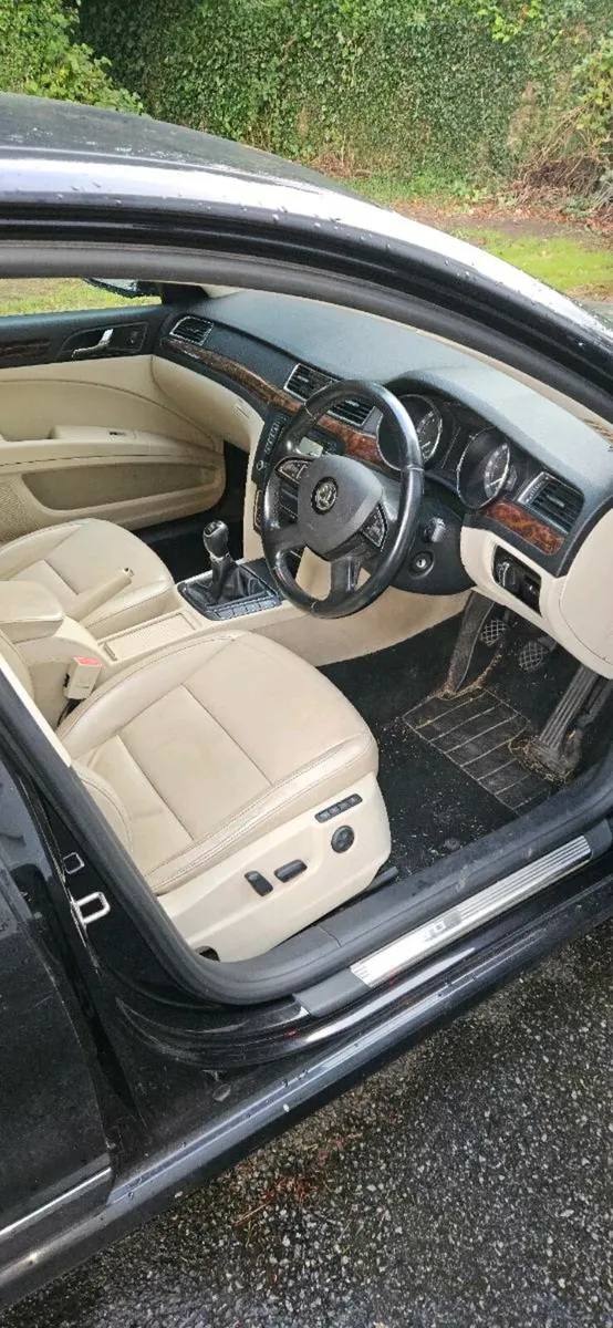 Car - Image 4