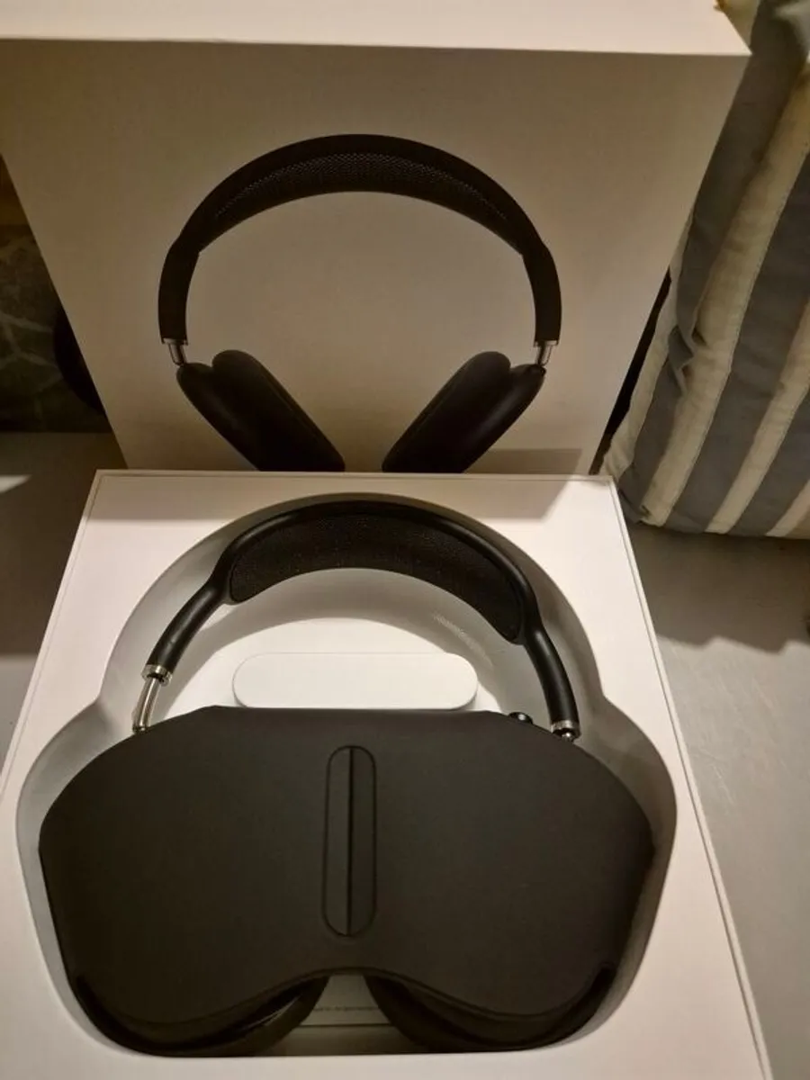 AirPods - Image 3