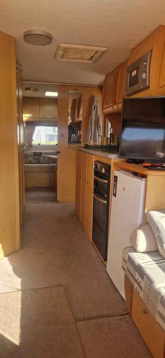 Caravan - Senator 6 birth - Image 3