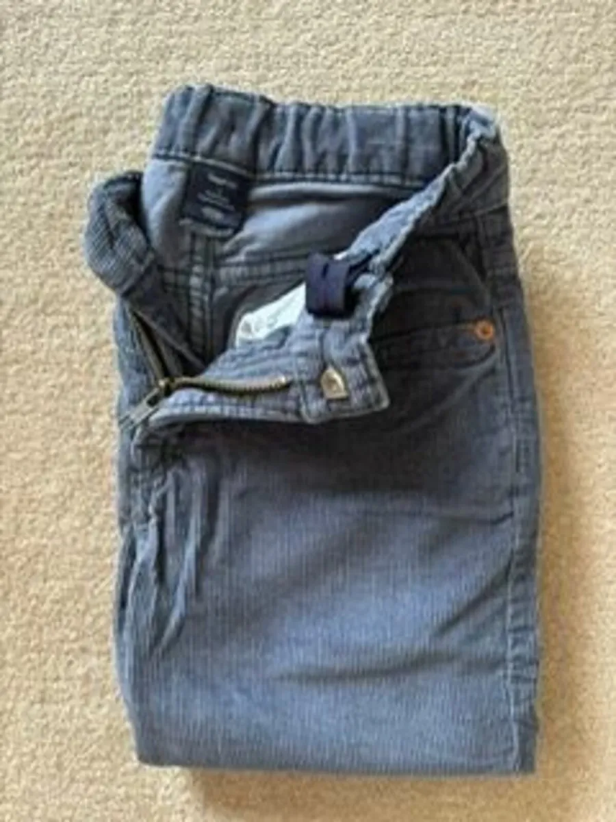 Gap light Navy Cords age 7-8 - Image 3