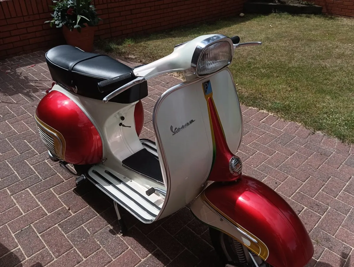 Vintage vespa - Image 1
