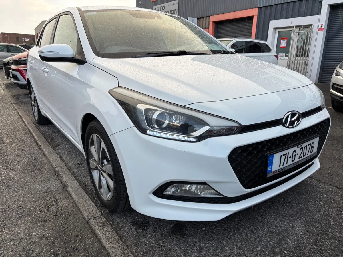 2017 Hyundai i20 1.2 Petro DELUXE - Image 4