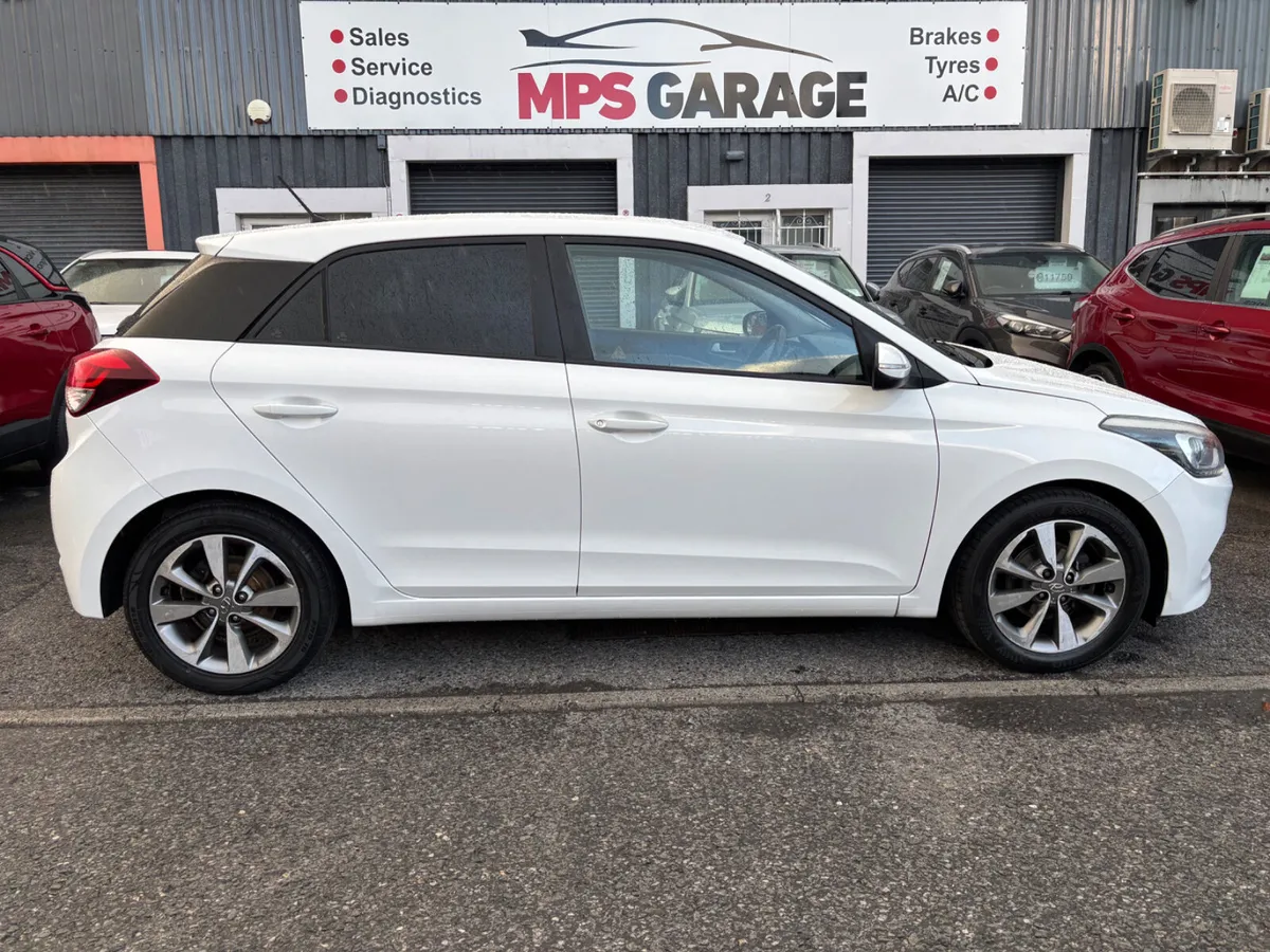 2017 Hyundai i20 1.2 Petro DELUXE - Image 1