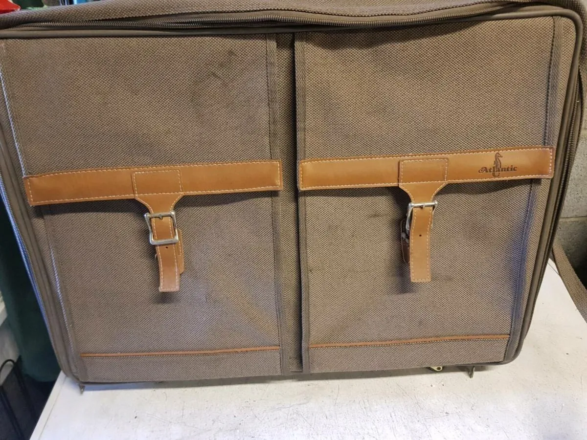 Vintage suitcase - Image 1