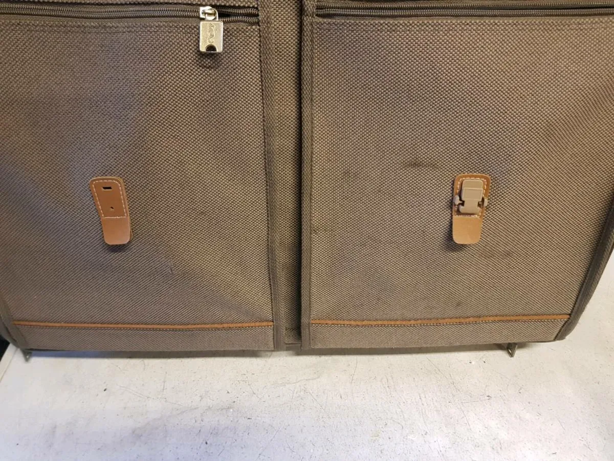Vintage suitcase - Image 2