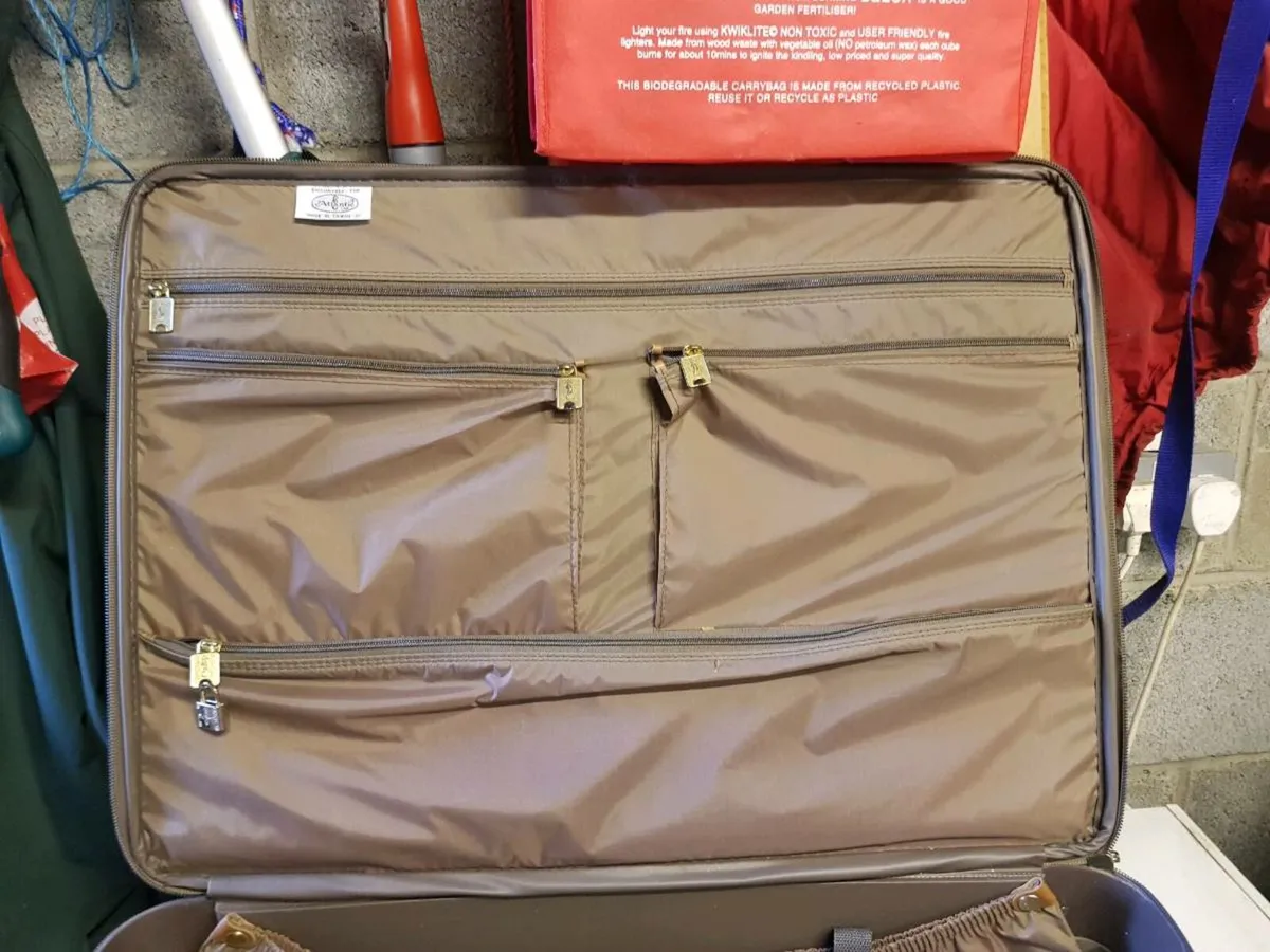 Vintage suitcase - Image 3