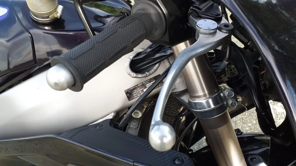 Kawasaki ZXR400 1999 - Image 4