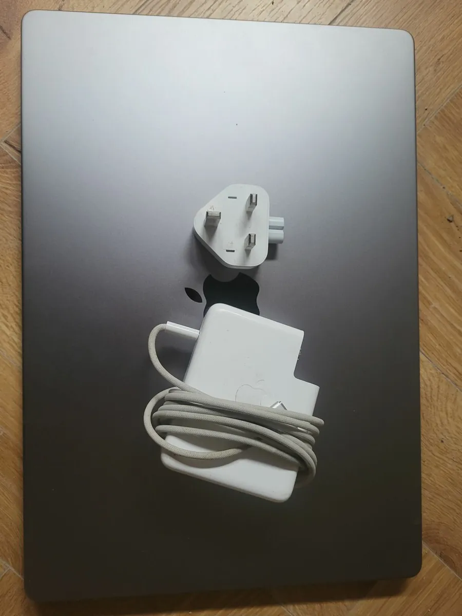 Macbook pro 16 m1 ( 2021) - Image 4