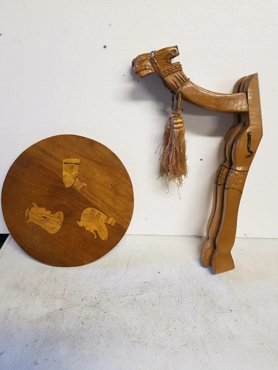 Tripod table - Image 1