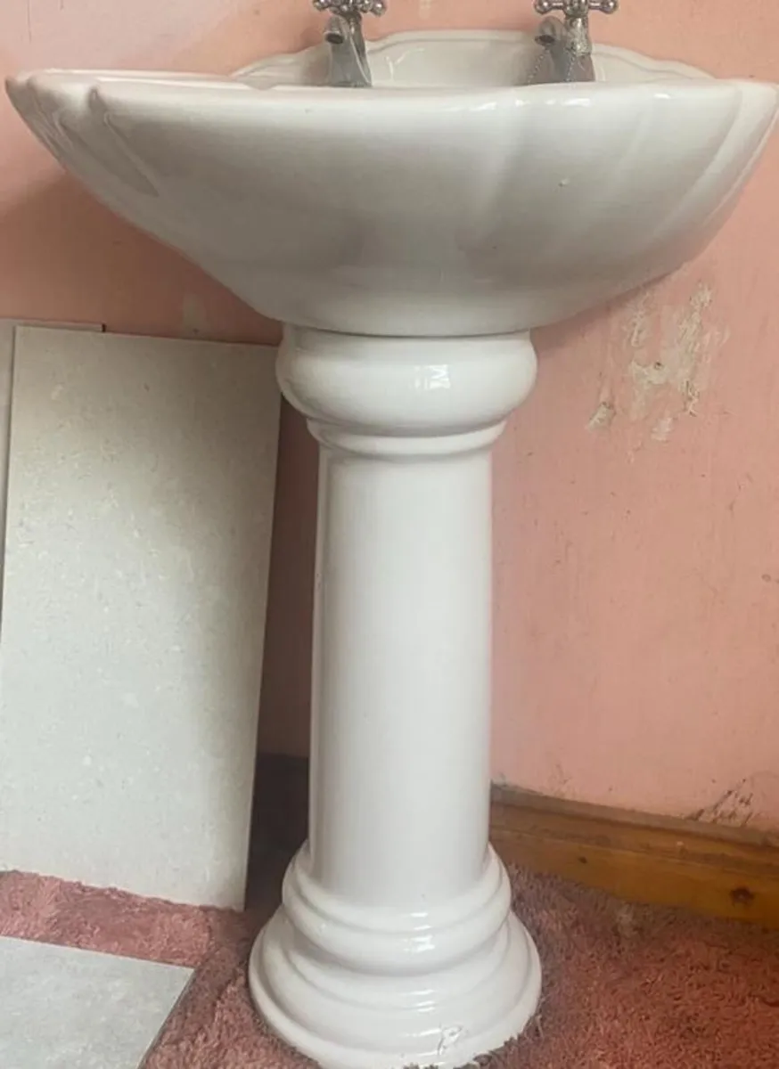 Bathroom set - Image 1
