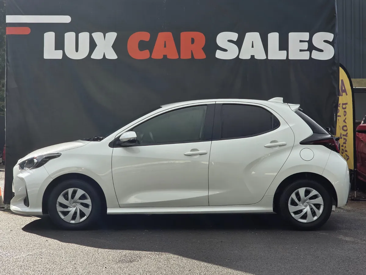 2022 TOYOTA YARIS 1.0 AUTO X // REVERSE CAMERA - Image 3