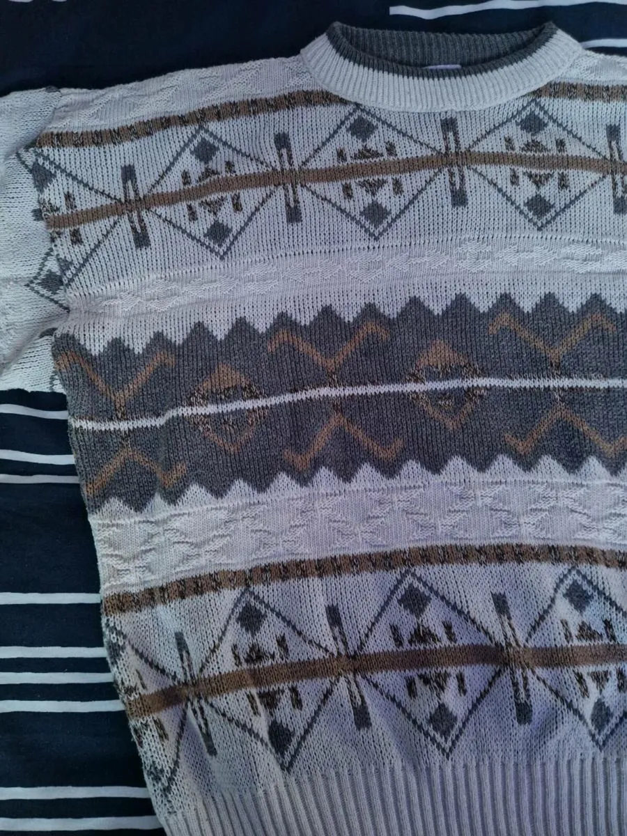 Cream and brown sweater - Image 4