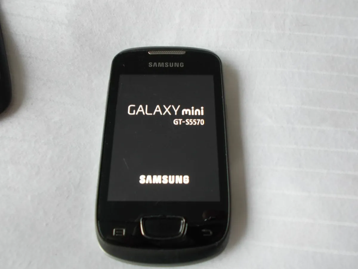 Two Samsung Galaxy Mini Phones - Image 4