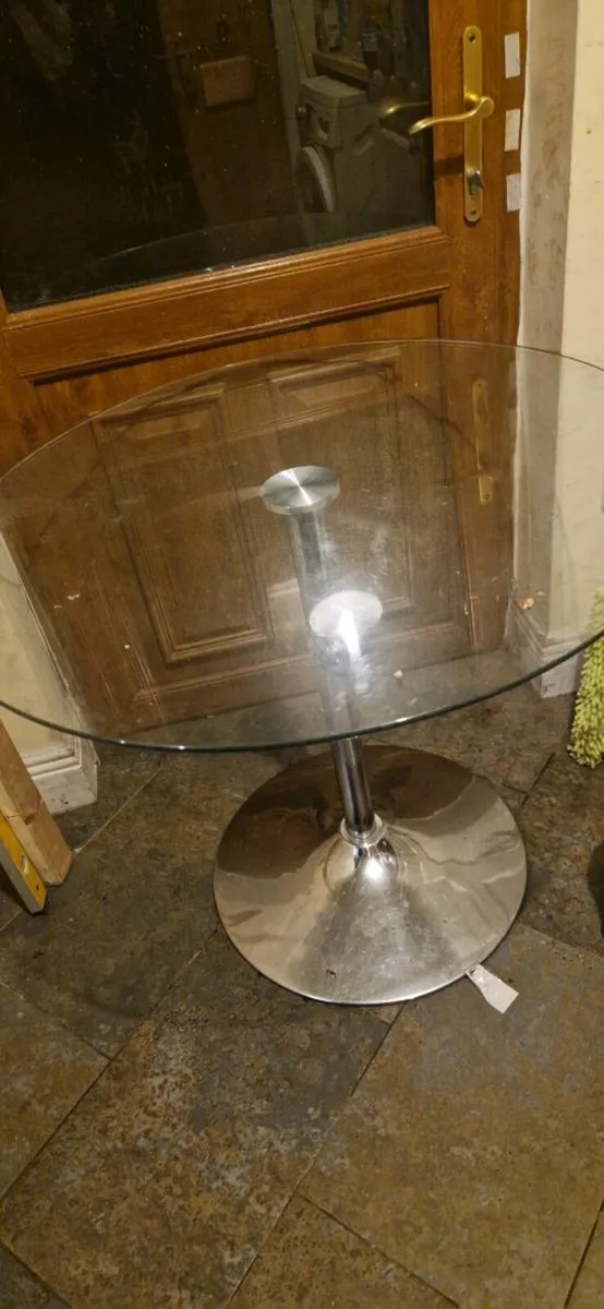 Glass table - Image 1