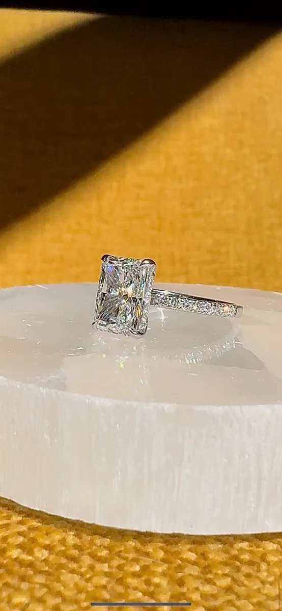 3.38 Carat Diamond Ring. D, VS1. - Image 3