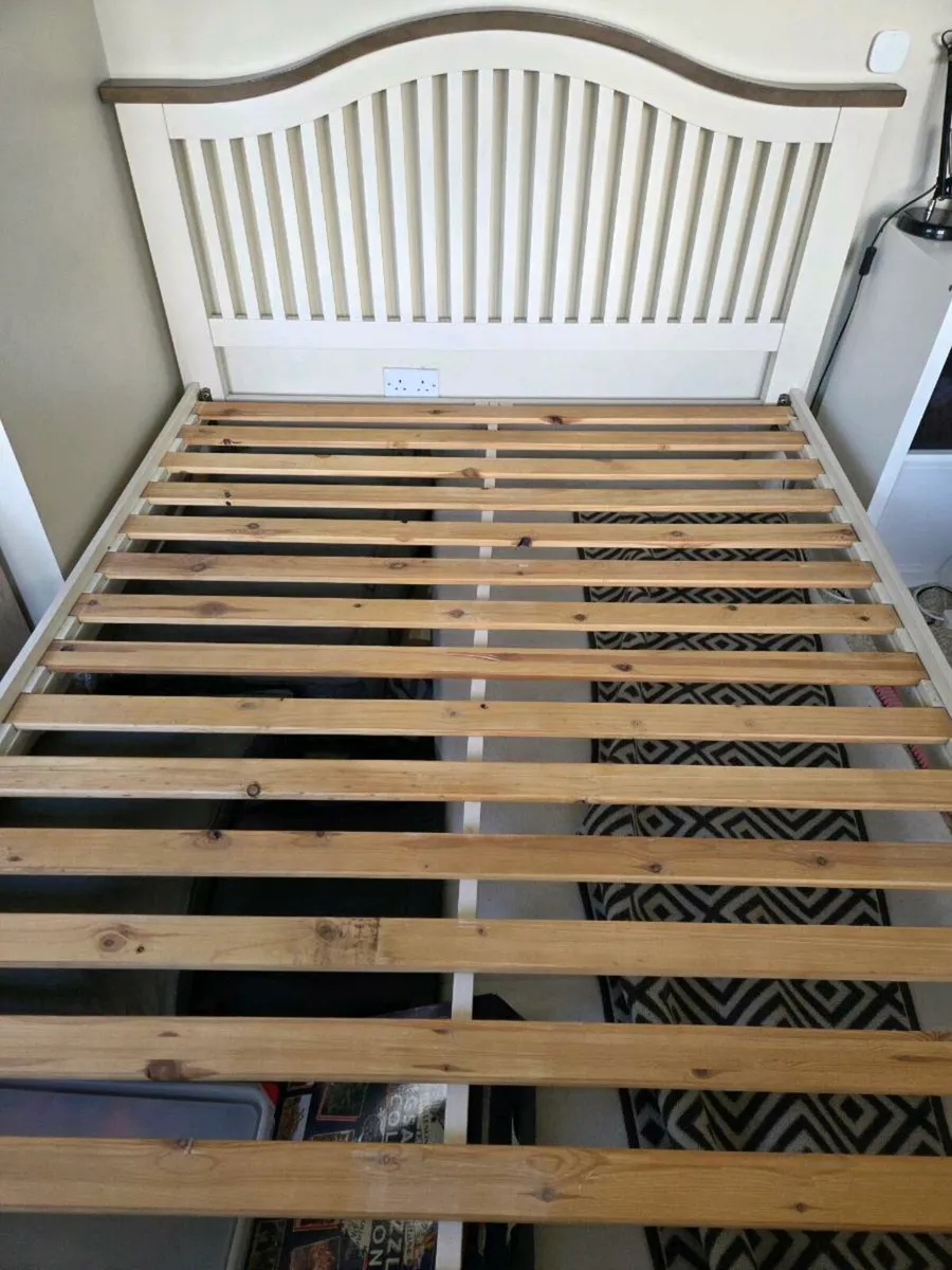 King size bed - Image 2
