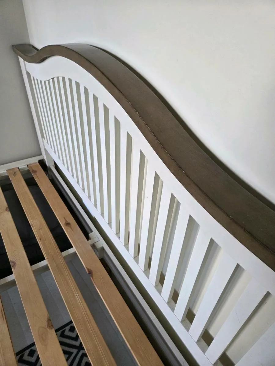 King size bed - Image 3