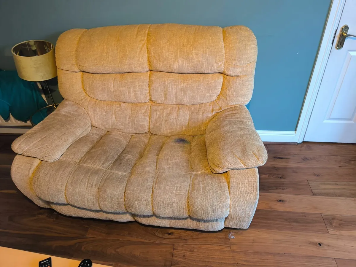 Couch and  reclining armchair set - Image 2