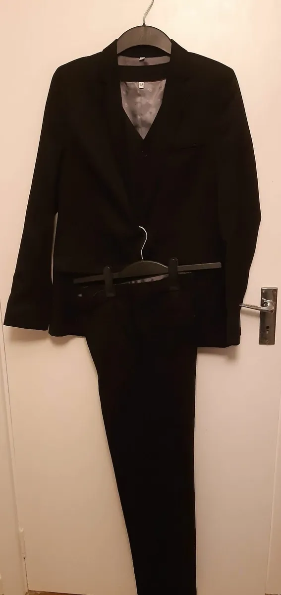 Boy's 3-piece suit - Image 1