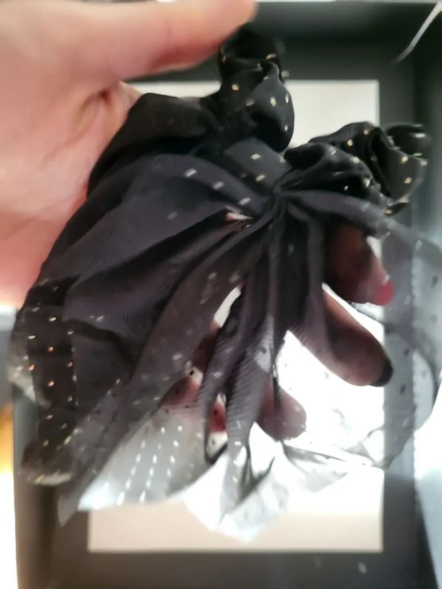 Black hair scrunchie with bow tie NEW - Image 3