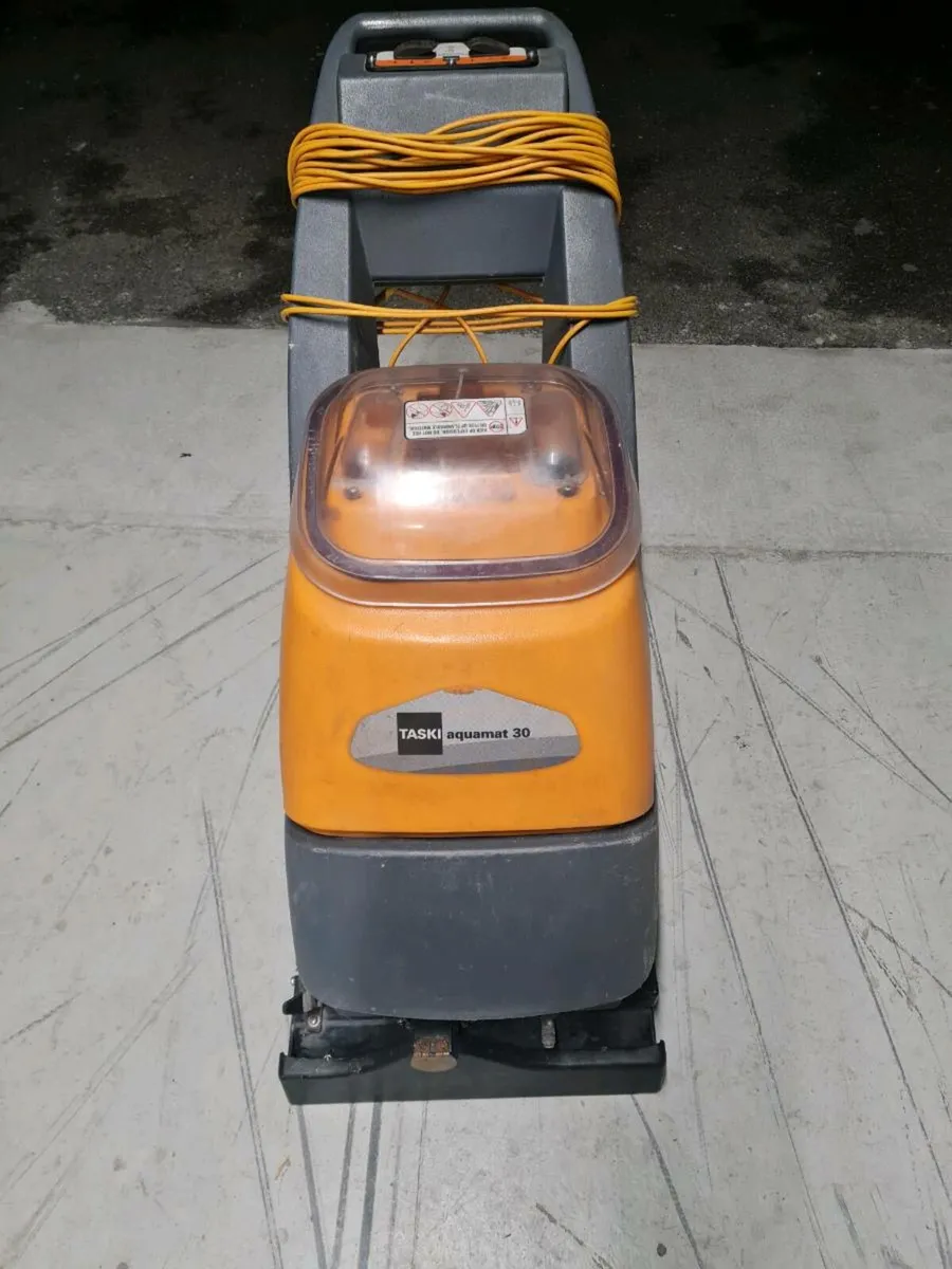 Taski aquamat 30 carpet cleaning machine - Image 1