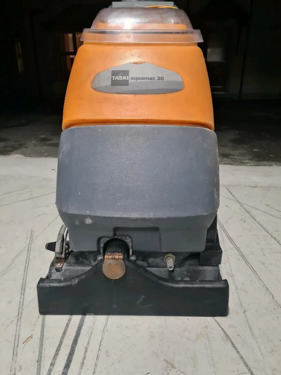 Taski aquamat 30 carpet cleaning machine - Image 2