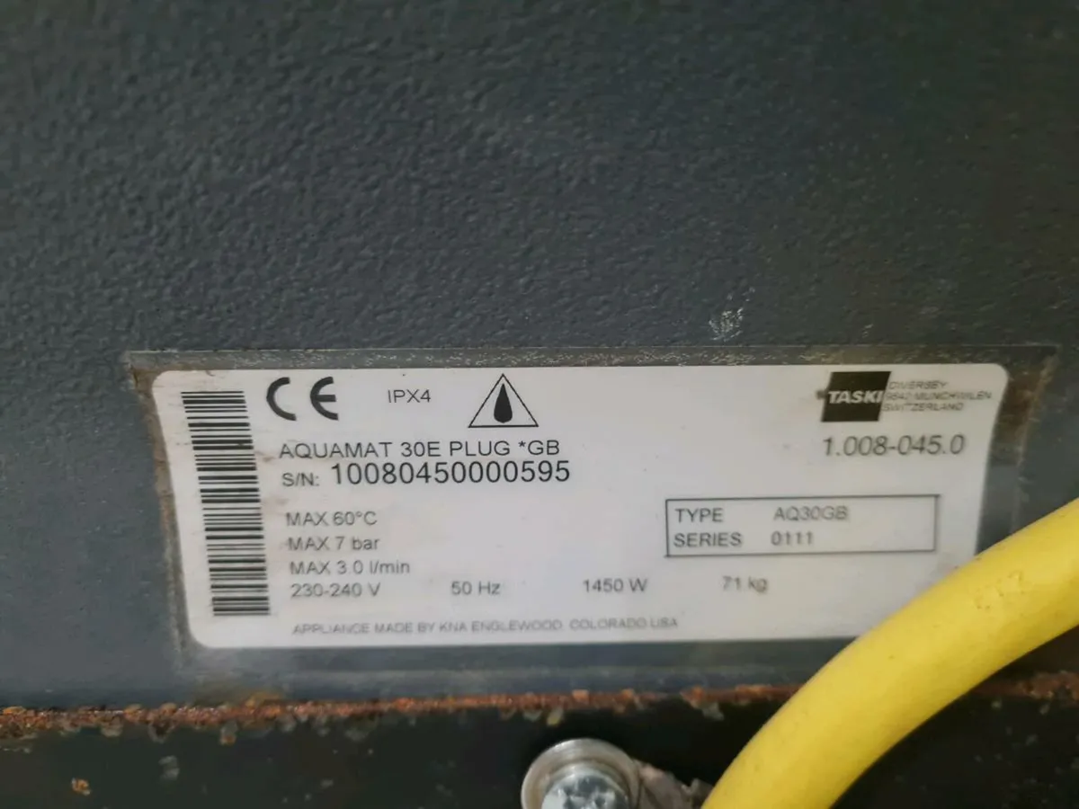 Taski aquamat 30 carpet cleaning machine - Image 4