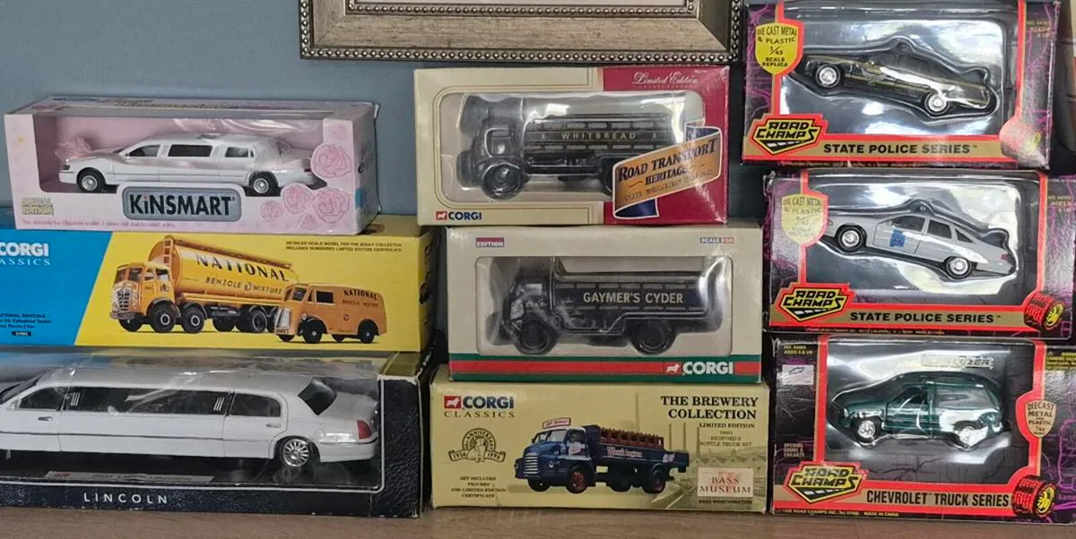 Corgi joblot - Image 1