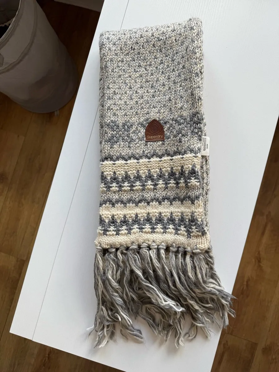 Superdry scarf, new, no tags - Image 1