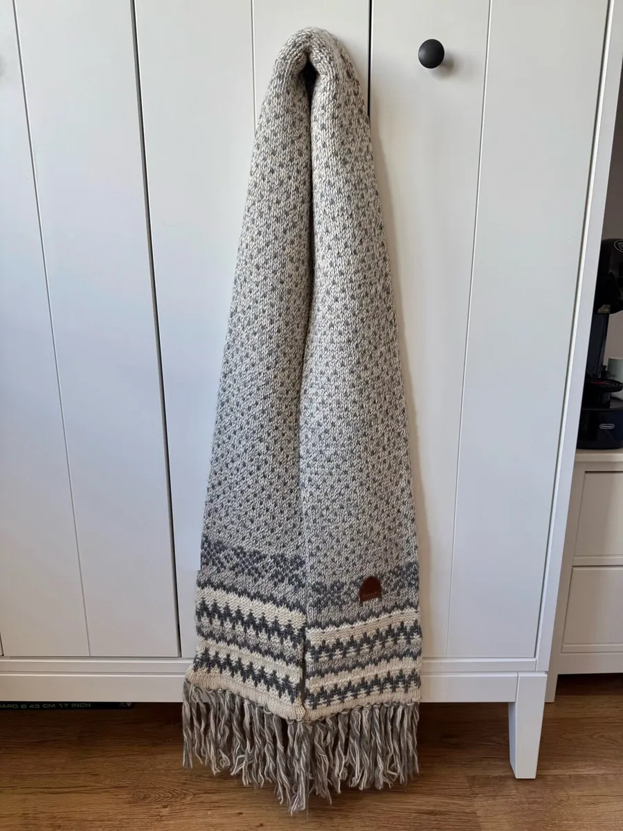 Superdry scarf, new, no tags - Image 3