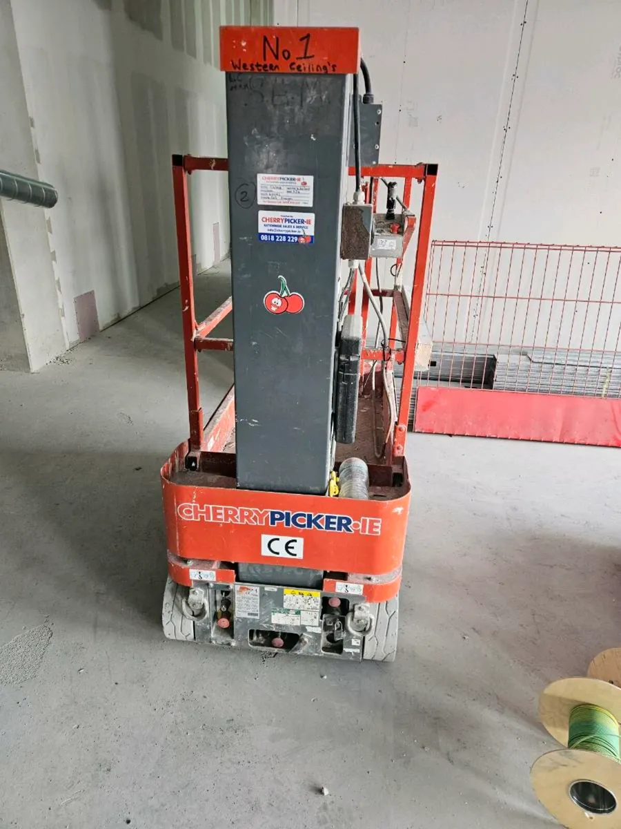 Scissor lift - Image 1