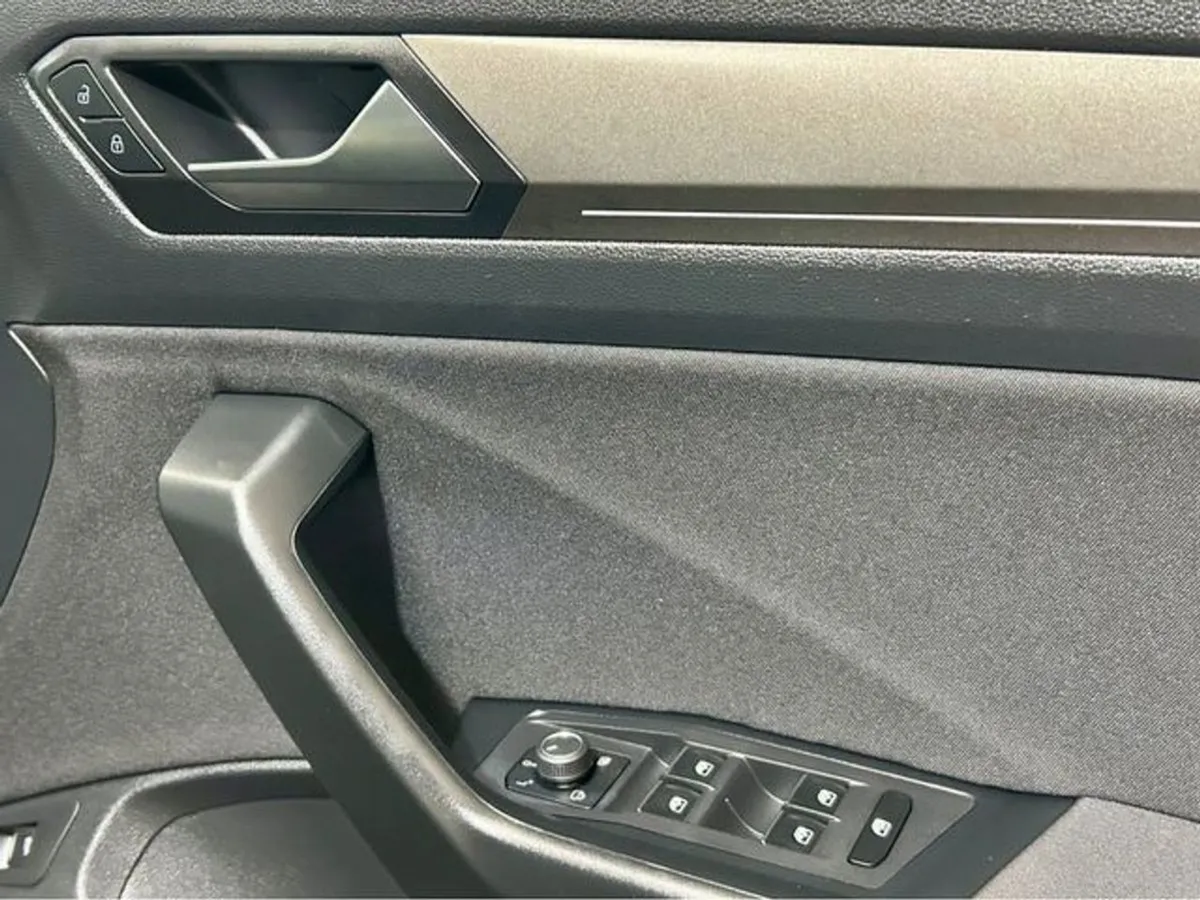 Volkswagen T-Roc 2.0 TDI Style Design - Image 3