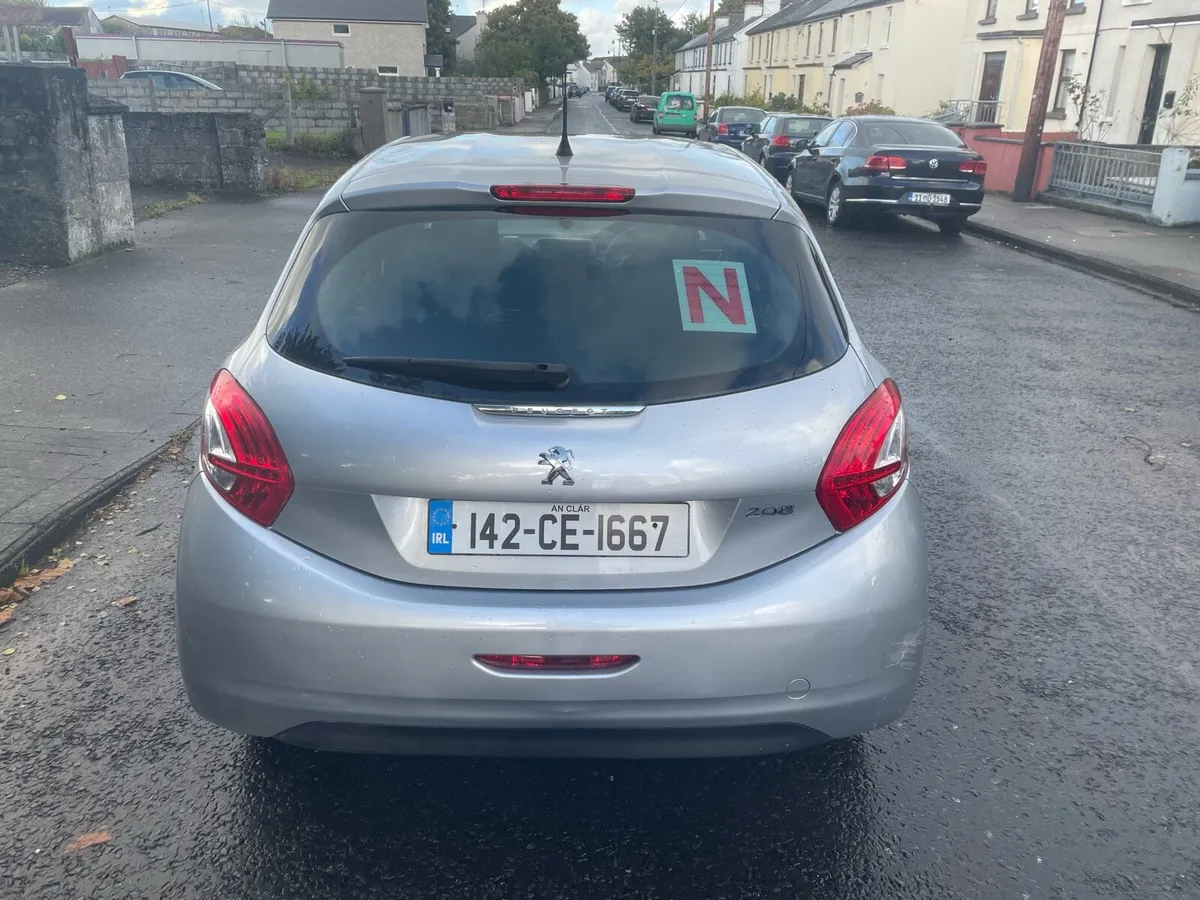 142 Peugeot 208 1.2 Petrol NCT 06,26 Tax 10,25 - Image 2