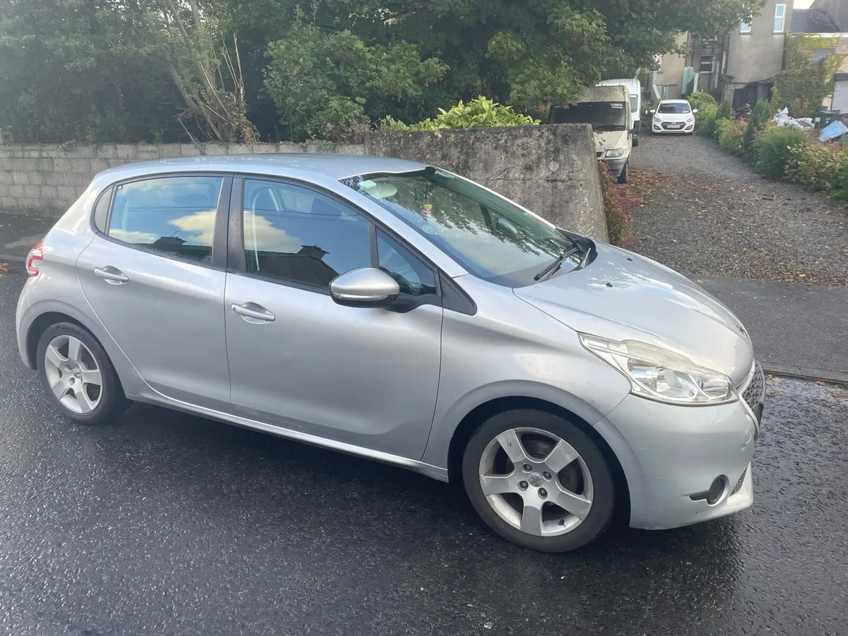 142 Peugeot 208 1.2 Petrol NCT 06,26 Tax 10,25 - Image 4