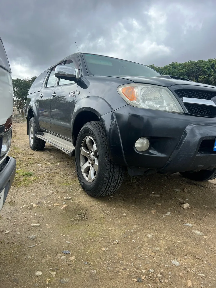 Toyota hilux 07 - Image 1