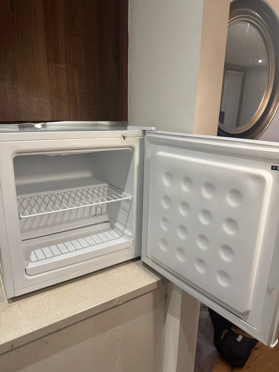 Mini Freezer - Image 3