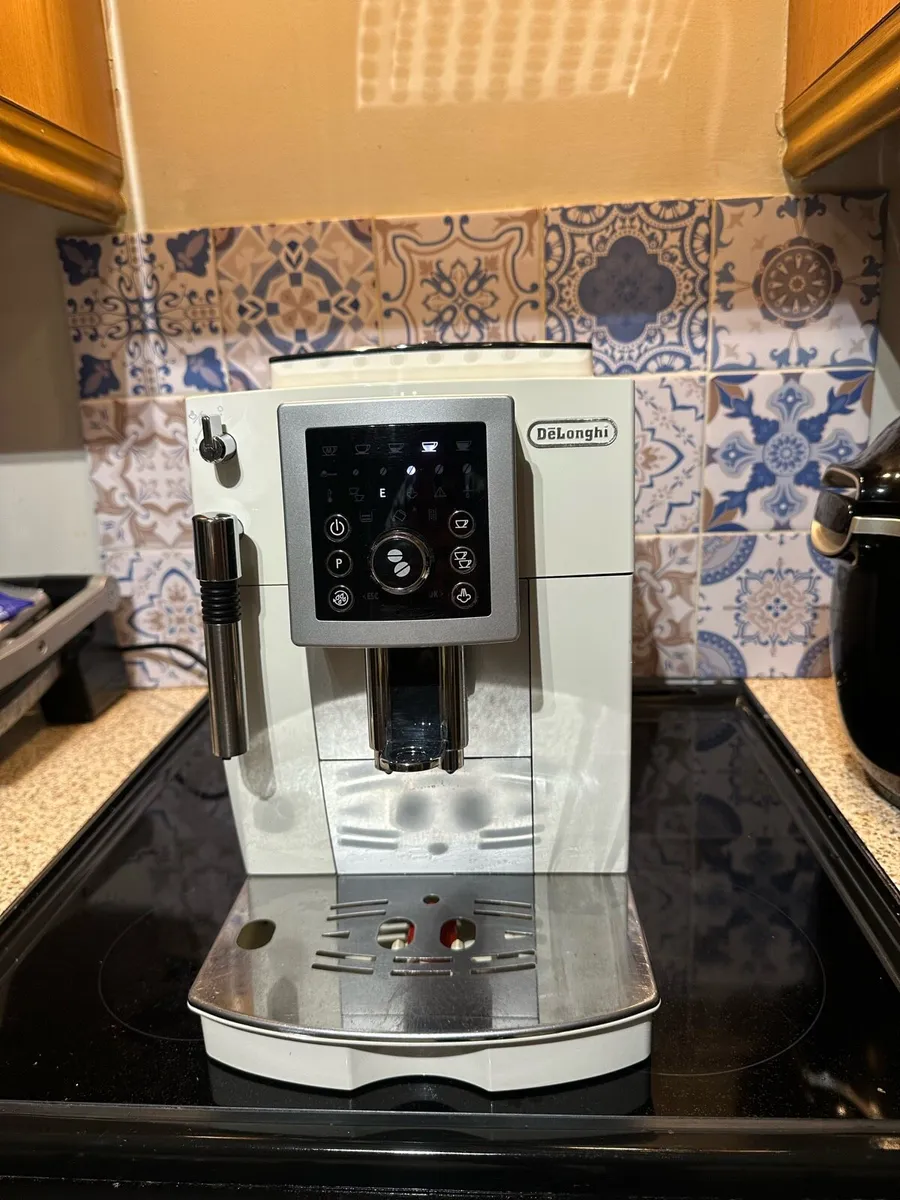 Coffee Machine De Longhi ECAM 23.210.W - Image 1
