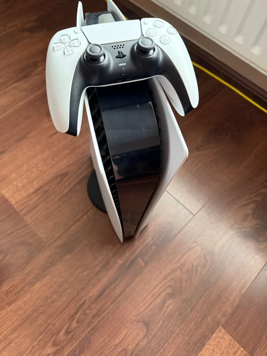 Playstation 5 disk version (BARELY USED) - Image 2