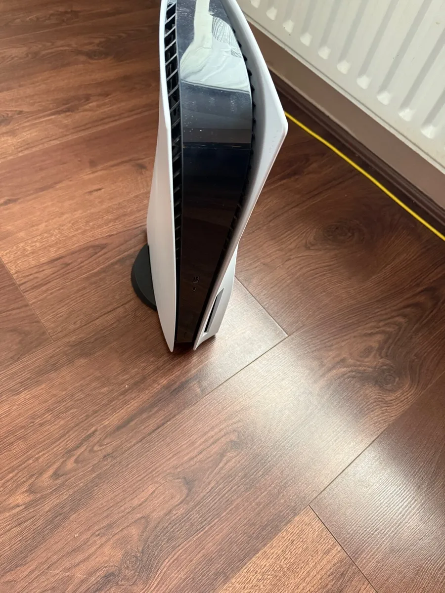 Playstation 5 disk version (BARELY USED) - Image 3