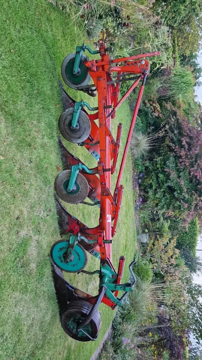 Kverneland round beam plough - Image 3