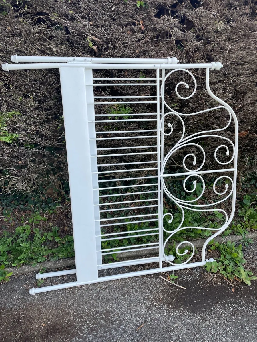 4,6 ft double metal bed frame white - Image 4